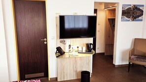 Premium bedding, in-room safe, individually decorated, desk