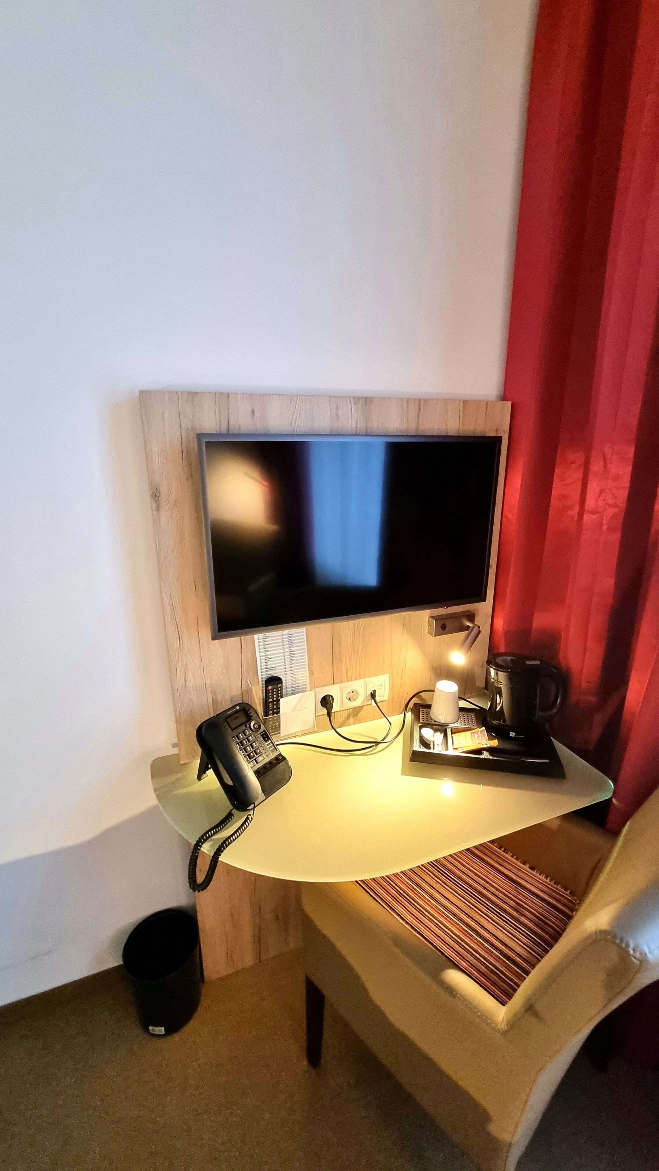 Premium bedding, in-room safe, desk, soundproofing