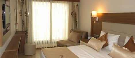 Standard Double Room | In-room safe, desk, iron/ironing board, free cribs/infant beds