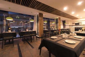 Restaurant - The Regal (Gangtok)