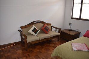 Standard Double Room | Living area