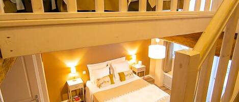 Suíte família | Individualmente decorados, individualmente mobiliados, escrivaninha