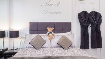 "Platinum" Luxury Apartment Double Bed with Double Walk-in Shower | 1 bedroom, Egyptian cotton sheets, premium bedding, down duvets