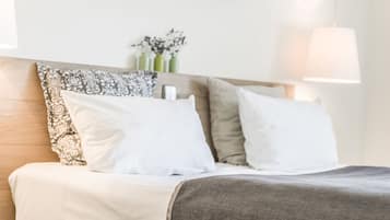 Junior Suite, Balcony | Premium bedding, minibar, in-room safe, desk