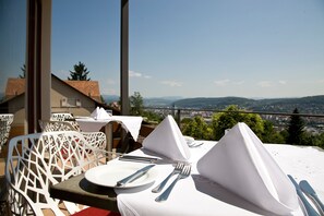 Breakfast, lunch, dinner served; local and international cuisine - Maien Hotel & Restaurant (Loerrach)