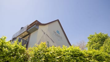 Fachada de la propiedad