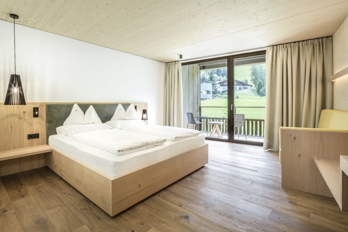 Suite Deluxe, 1 letto queen, non fumatori, vista valle | 1 camera, una cassaforte in camera, con stile personalizzato