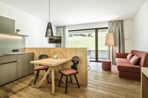Familienstudio, 2 Schlafzimmer, Nichtraucher, Gartenblick | Zimmersafe, individuell dekoriert, individuell eingerichtet