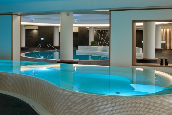 Innenpool, Liegestühle