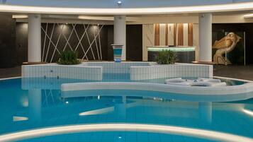 Indoor pool, sun loungers