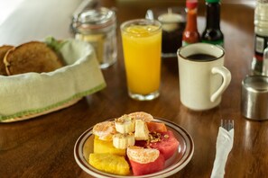 Free daily local cuisine breakfast  - Cabinas Las Olas (Tamarindo)