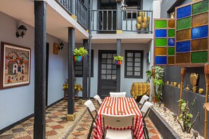 Living area - Villa Candelaria Hostel (Bogotá)