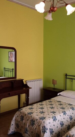 1 bedroom, premium bedding, desk, iron/ironing board