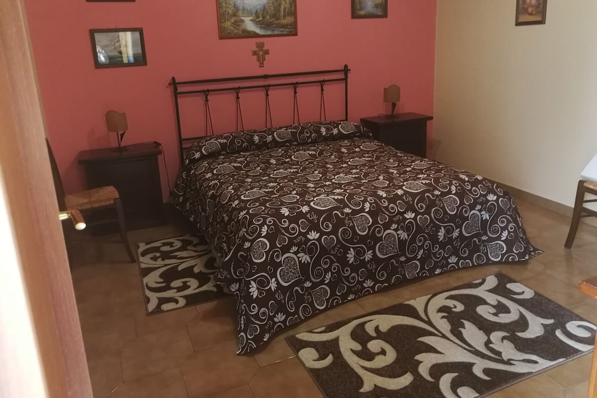 1 bedroom, premium bedding, desk, iron/ironing board