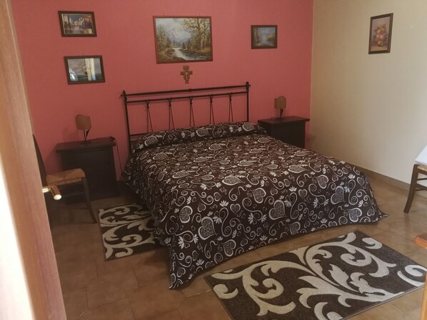 1 bedroom, premium bedding, desk, iron/ironing board