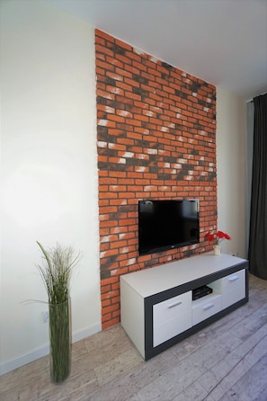 Apartment, 1 Bedroom | Memory foam beds, iron/ironing board, free WiFi, bed sheets