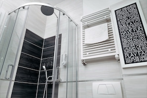 Apartment, 1 Bedroom | Bathroom | Shower, free toiletries, hair dryer, towels
