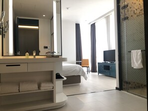 Business Double Room | Iron/ironing board, free WiFi, wheelchair access