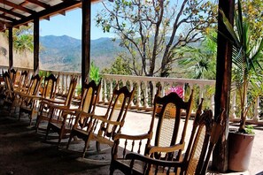 Porch - Posada San Lazaro (San Francisco)