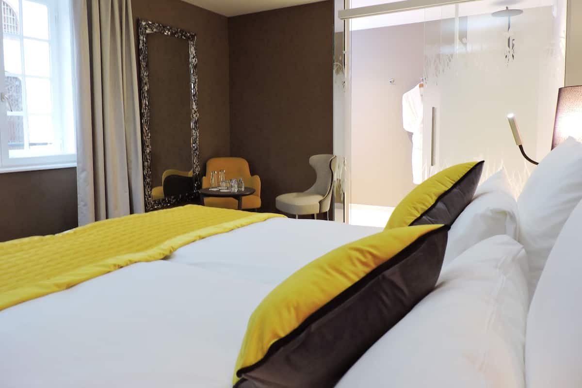 Premium bedding, minibar, in-room safe, desk