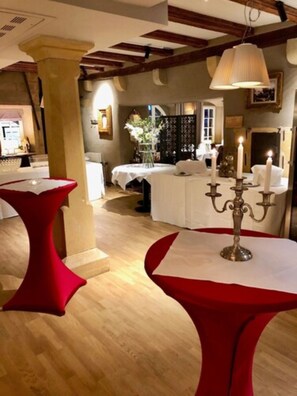 Lunch and dinner served, French cuisine - Hôtel La Couronne (Ensisheim)