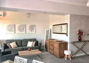 Deluxe-Doppelzimmer, Balkon, Seeblick | Innenbereich