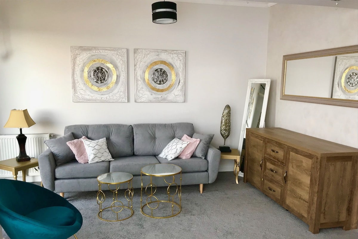 Apartment | Living area | Flat-screen TV