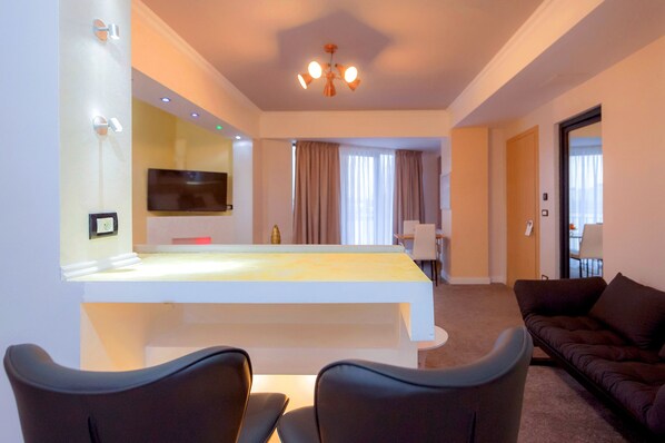 Coffres-forts dans les chambres, bureau, fer et planche à repasser