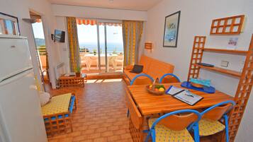 Apartment, 1 Bedroom | In-room dining