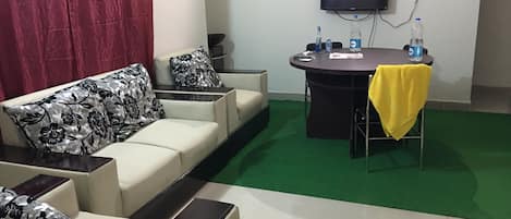 City Apartment, 1 Katil Ratu (Queen), Kitchen, City View | Ruang tamu | TV skrin rata, pendiangan