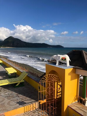 On the beach, white sand - BLS Wellness Guest House (Kingston)