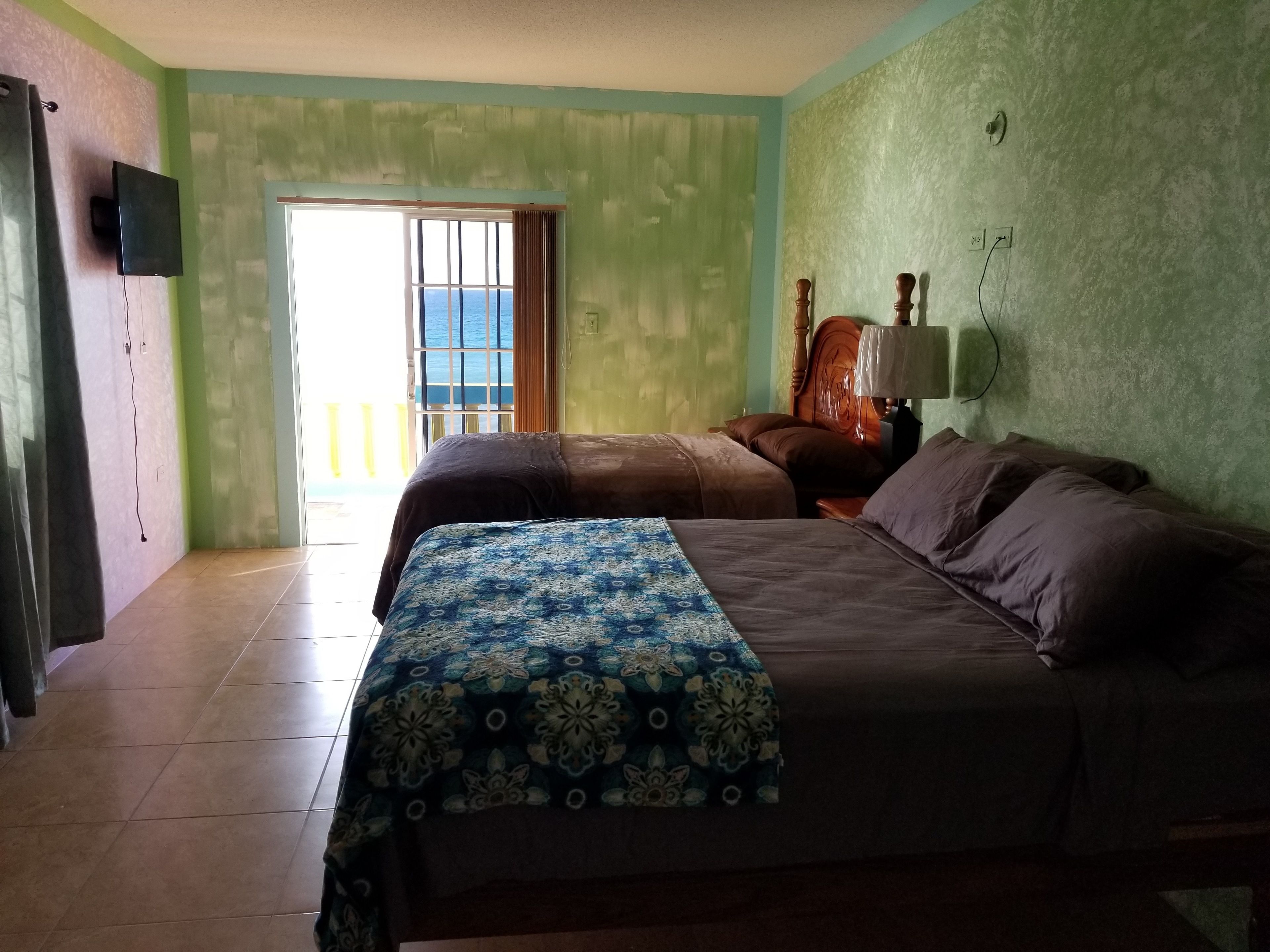 room 8 | free wifi, bed sheets