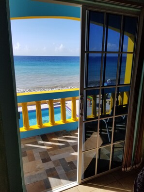 Room 7 | Balcony - BLS Wellness Guest House (Kingston)