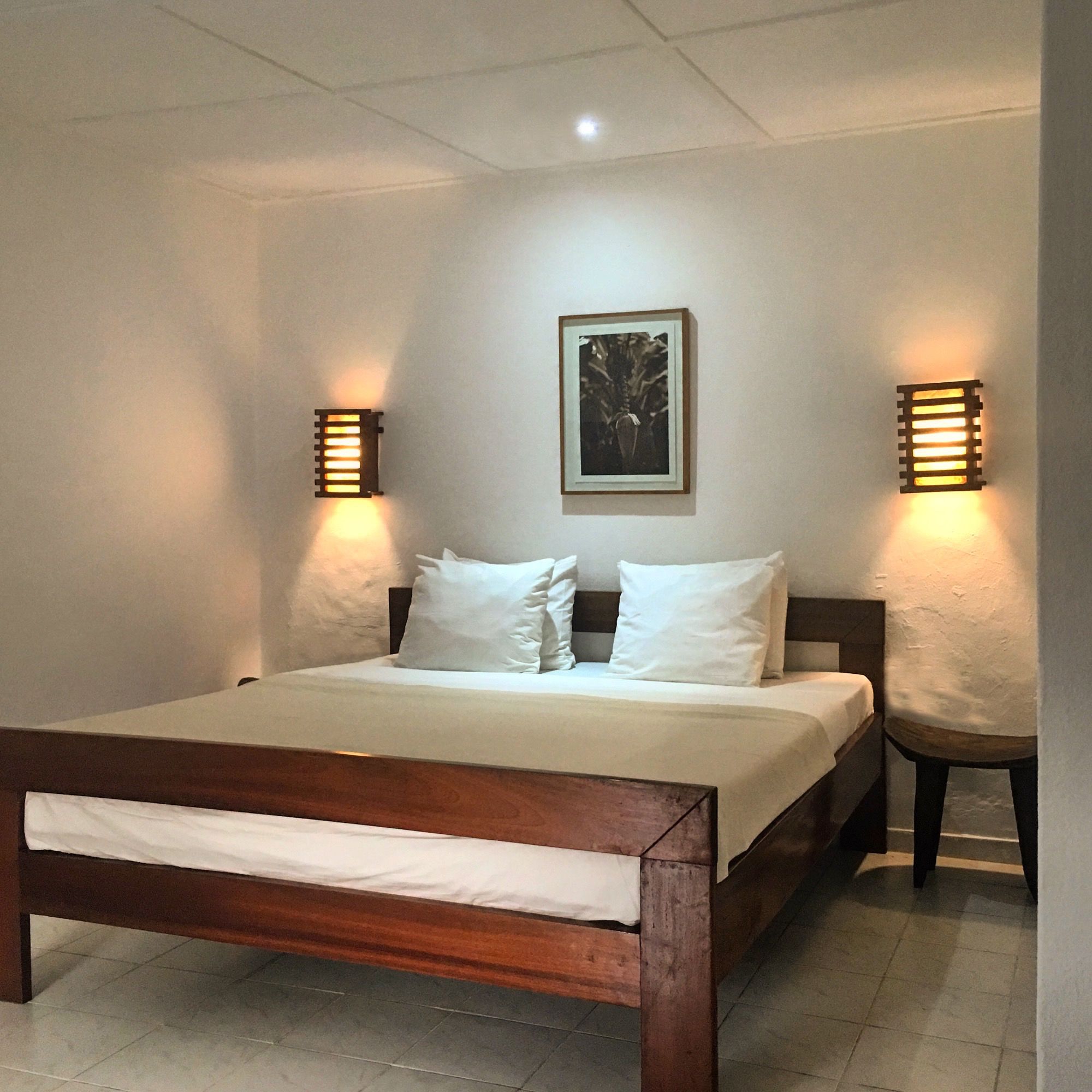 Premium bedding, desk, free cots/infant beds, rollaway beds