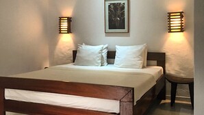 Suite Desain | Seprai premium, meja kerja, dan tempat tidur bayi gratis