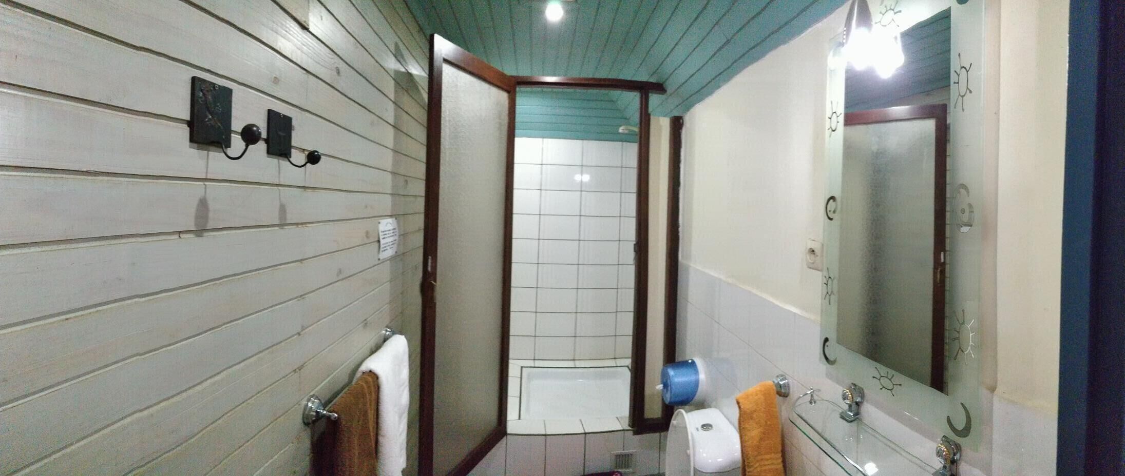 family triple room | bathroom | shower, free toiletries, towels