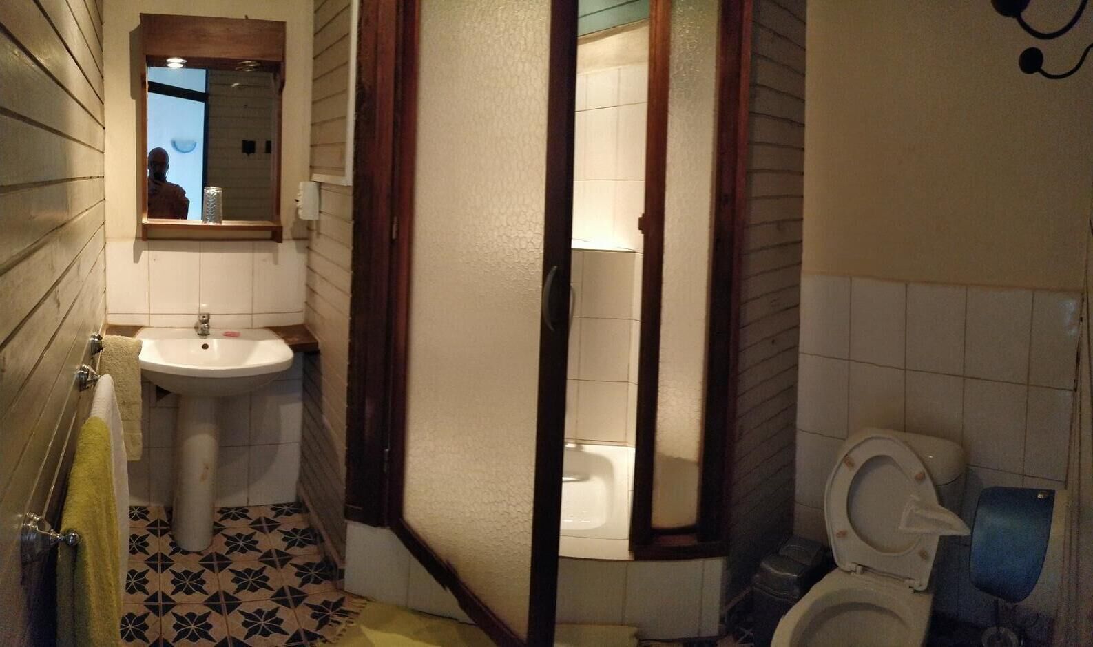 family quadruple room | bathroom | shower, free toiletries, towels