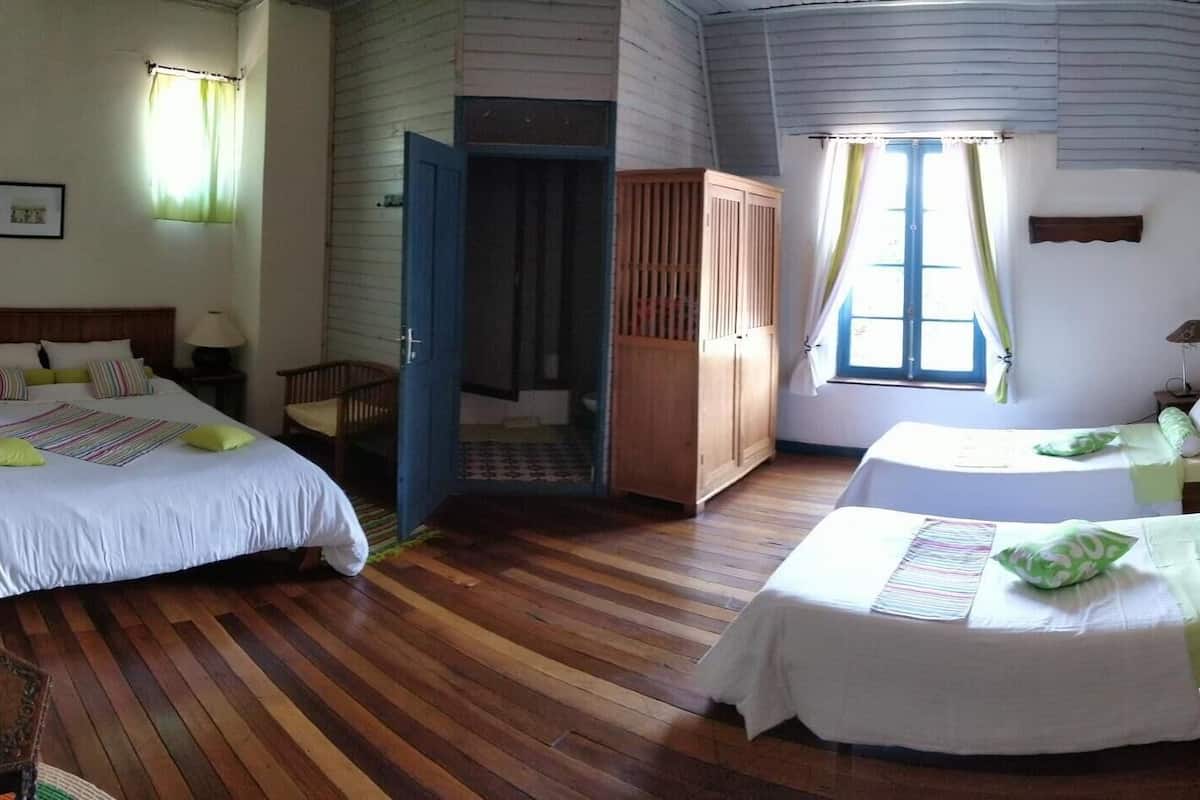 family quadruple room | in-room safe, desk, soundproofing, free wifi