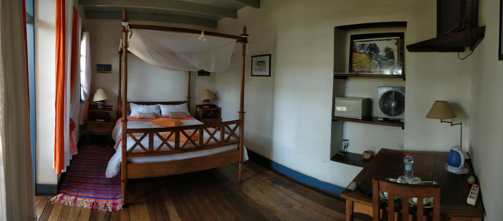 double room | in-room safe, desk, soundproofing, free wifi