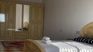 Free cots/infant beds, individually decorated, individually furnished - Family Villa With Parking (Martil)
