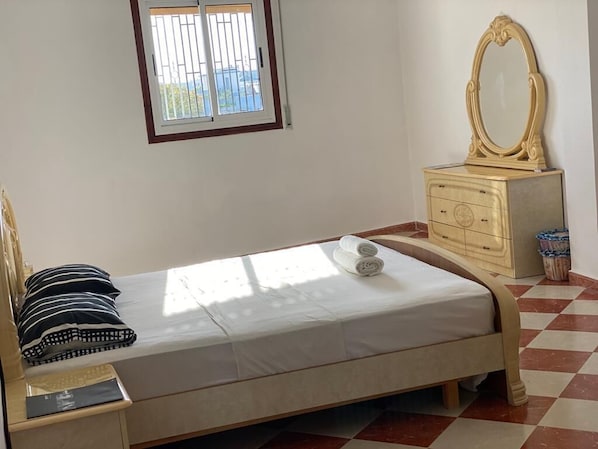 Individually decorated, individually furnished, free cots/infant beds