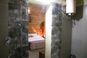 Wooden Cottages | Baño | Ducha, artículos de higiene personal gratuitos y toallas