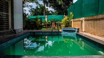 Kolam renang outdoor