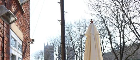 Breakfast, lunch, dinner served; Modern European cuisine