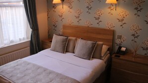 Unclassified image, 4 of 39, button - The Tower Hotel (Lincoln)