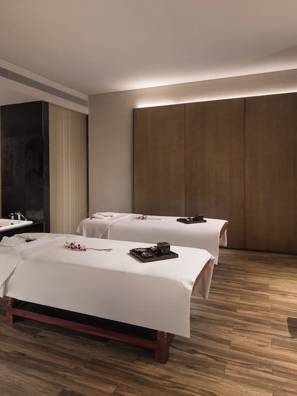 Couples treatment rooms, body treatments, hydrotherapy, facials