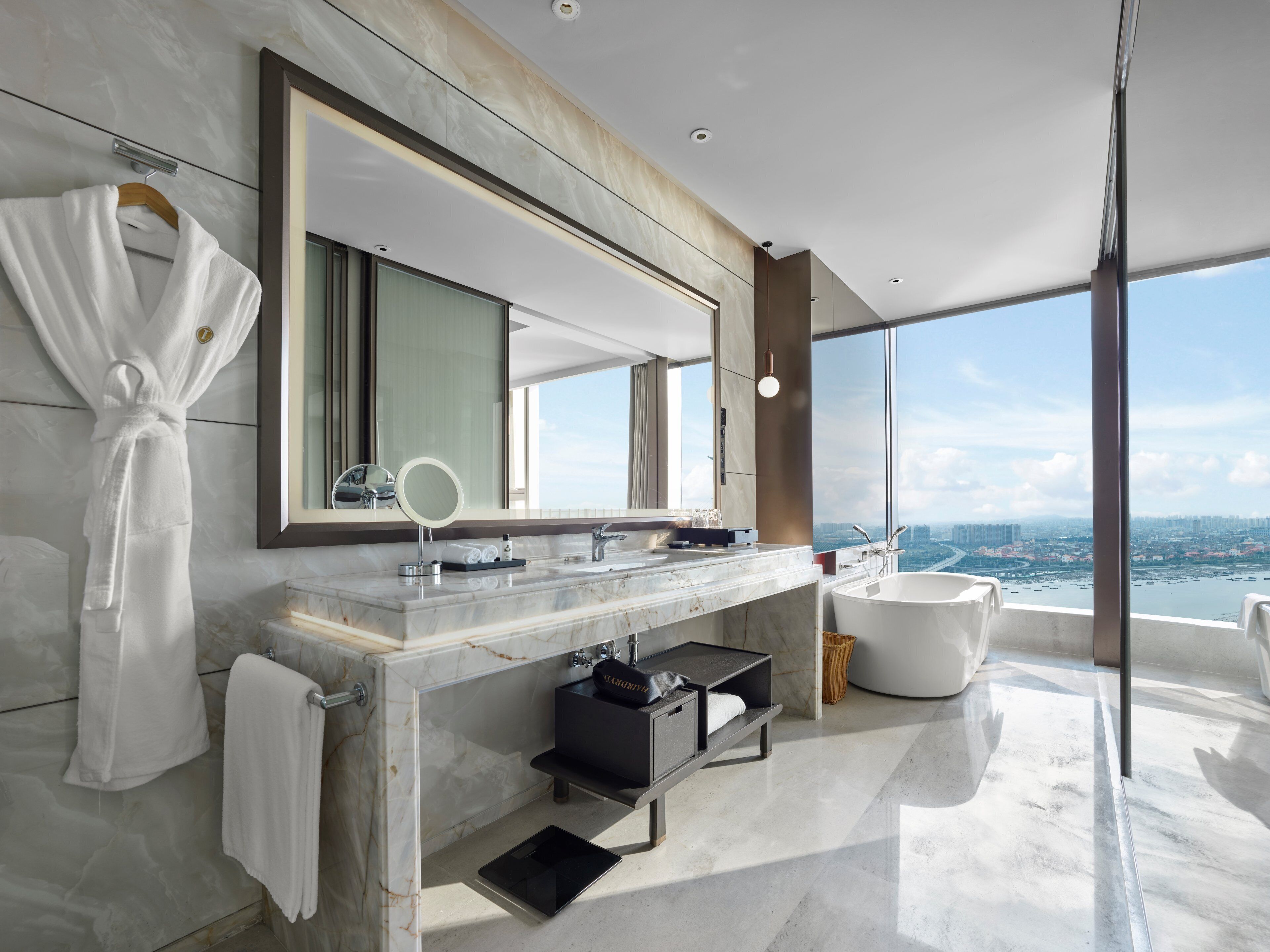 separate bathtub and shower, rainfall showerhead, free toiletries