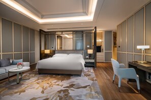 1 多间卧室、高档床上用品、羽绒被、记忆海绵床垫