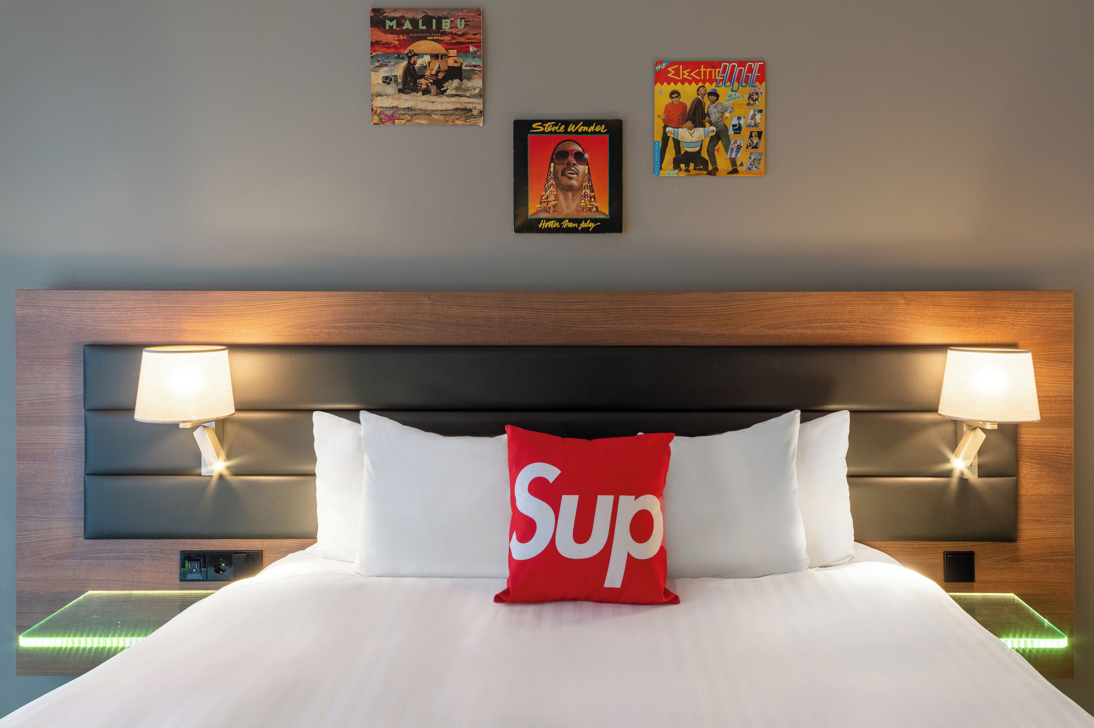 room, 1 queen bed, non smoking, harbour view | 1 bedroom, hypo-allergenic bedding, laptop workspace, free wifi