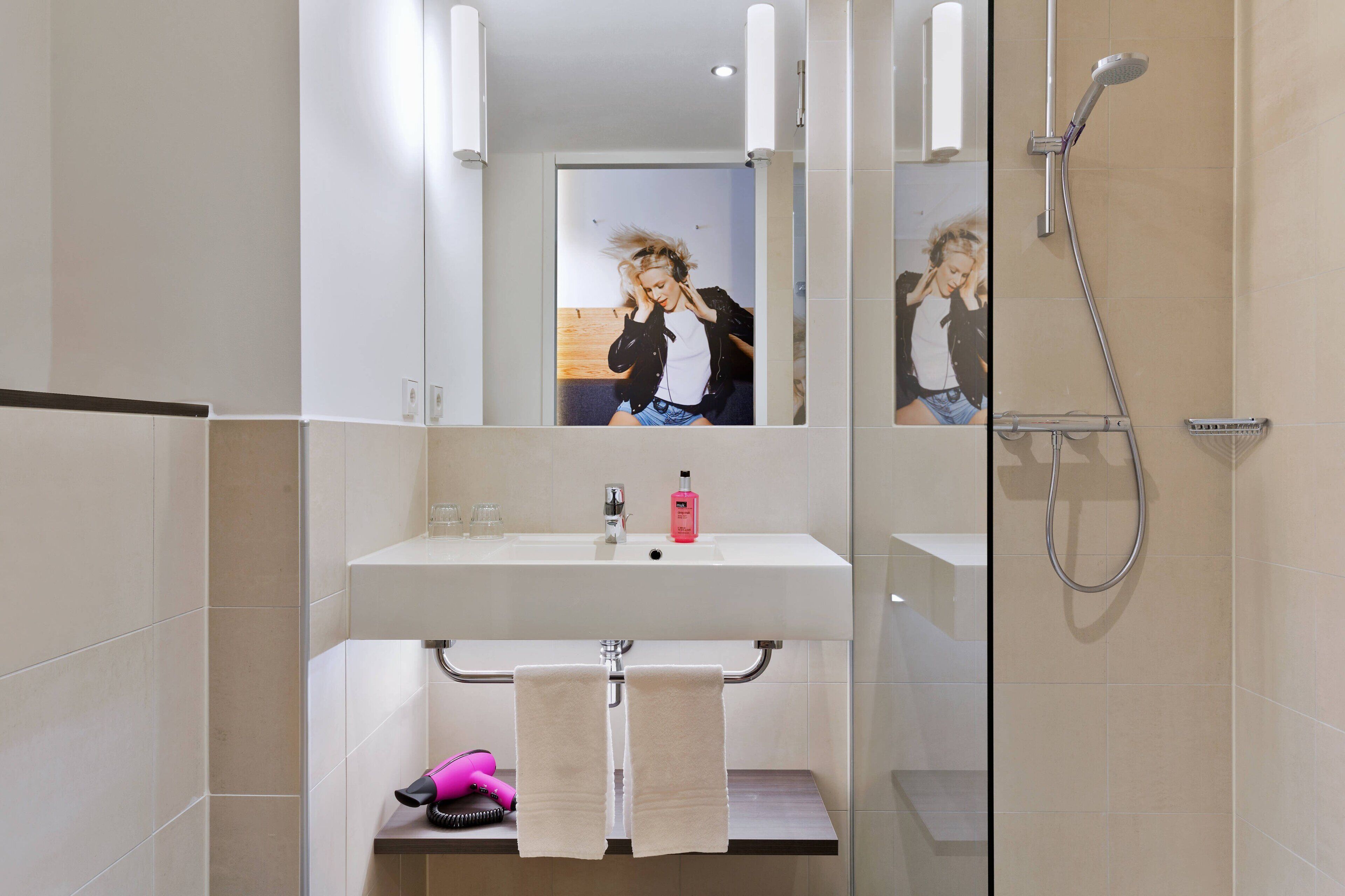 shower, rainfall showerhead, free toiletries, hair dryer